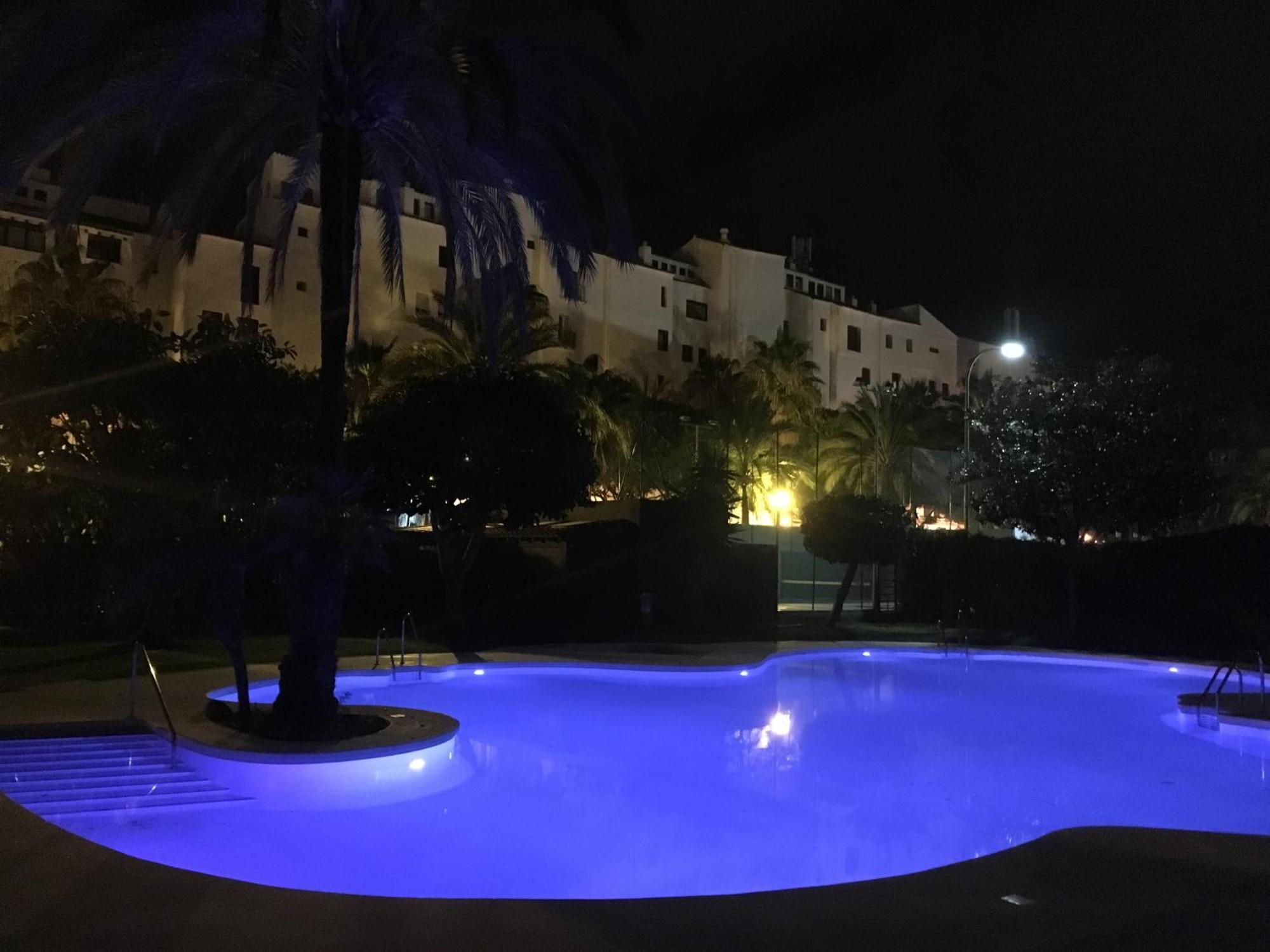 Jardines Del Puerto Apartment Marbella Luaran gambar