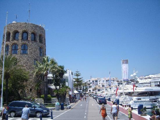 Jardines Del Puerto Apartment Marbella Luaran gambar