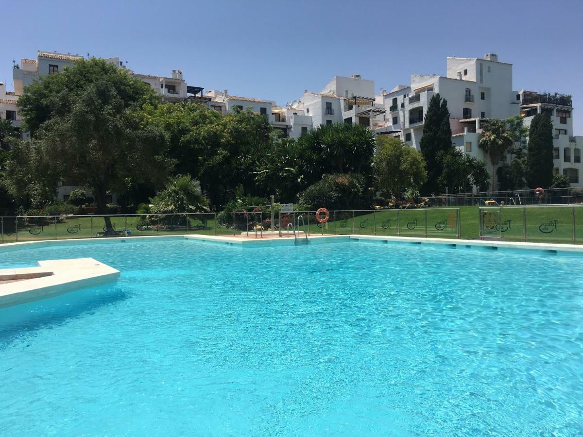 Jardines Del Puerto Apartment Marbella Luaran gambar