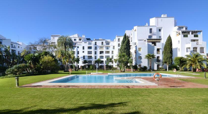 Jardines Del Puerto Apartment Marbella Luaran gambar